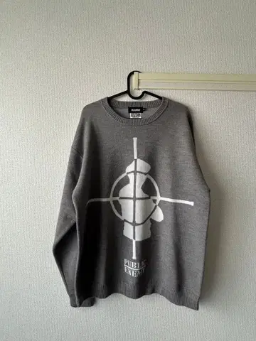 X-LARGE PUBLIC ENEMY 그레이 크루넥 스웨터