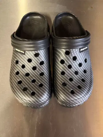 블랙 탄소섬유풍 샌들