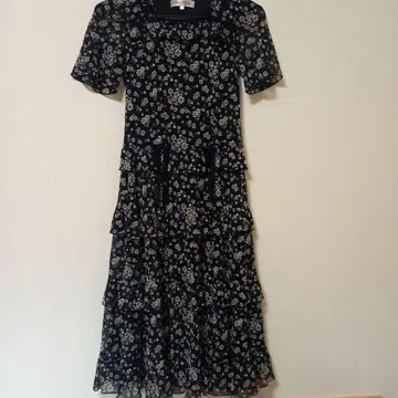 꽃무늬 프릴 티어드 원피스