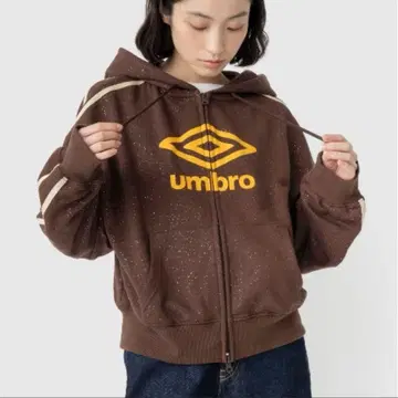 UMBRO x Casselini 로고 지퍼 후드티 브라운 캐세리니