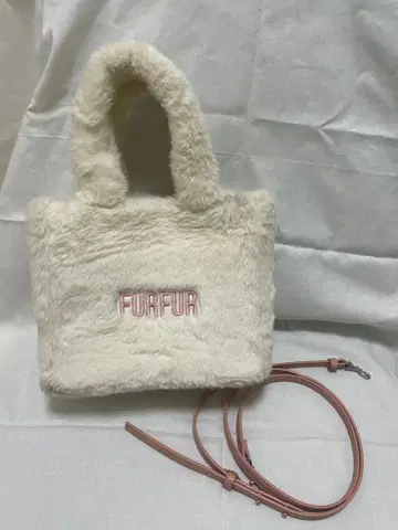 FURFUR 퍼 토트백 화이트 핑크
