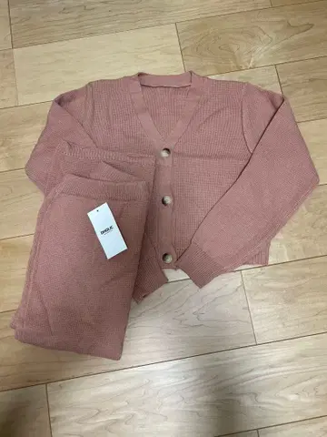 [ 택 포함 새상품 ] 핑크 V넥 가디건 스커트 셋업