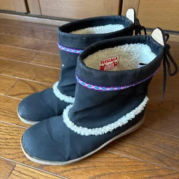 티티카카 내 보아 숏부츠