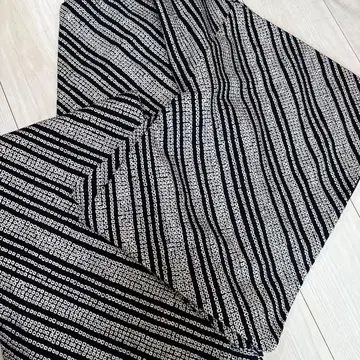 블랙 화이트 스트라이프 기하학 패턴 코몬