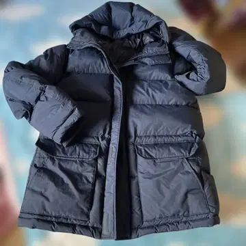 유니클로 남성용 L 사이즈 다운 코트