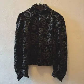 ZARA 꽃무늬 볼륨 소매 셔츠 블랙