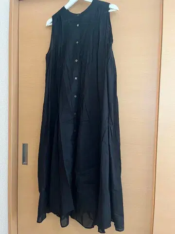 vestiaire 슬리브리스 A라인 원피스 블랙