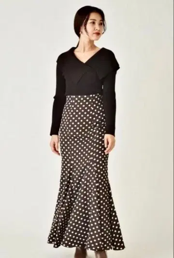 SNIDEL 하이웨스트 헴 플레어 스커트 도트