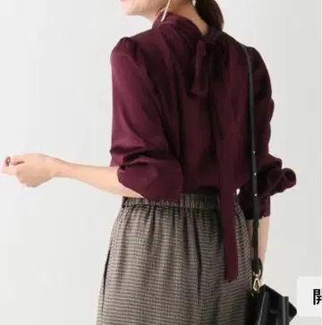 이에나 백리본 보타이 블라우스 새틴 보르도 M~L