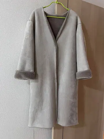 DouDou 리버서블 베이지 보아 코트