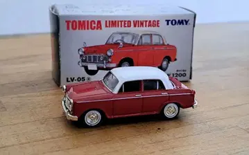 토미카 리미티드 빈티지 닛산 블루버드 1200 레드