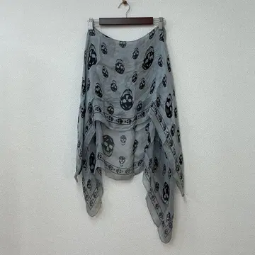 ALEXANDER McQUEEN 스컬 패턴 스톨