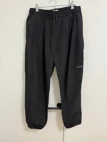 ALOUND DOT 투턱 테이퍼드 나일론 팬츠 M