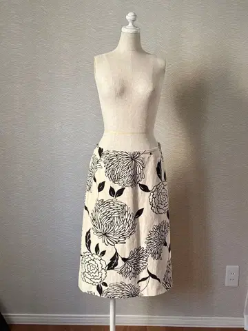 TO BE CHIC 꽃무늬 스커트 사이즈 40