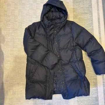 다크 블루 후드 부착 다운 자켓