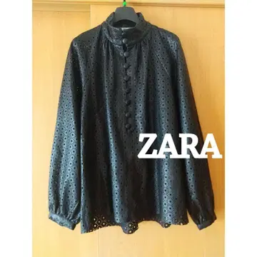 ZARA 블랙 펀칭 상의