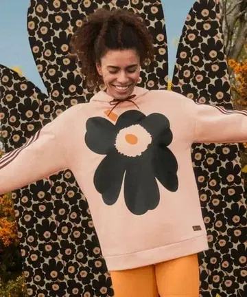 새상품급 아디다스 & Marimekko 콜라보 후드 부착 맨투맨