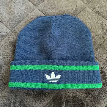 adidas 네이비 그린 니트 모자