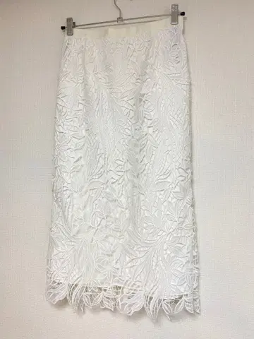 BOSCH 자수 화이트 타이트 스커트 38