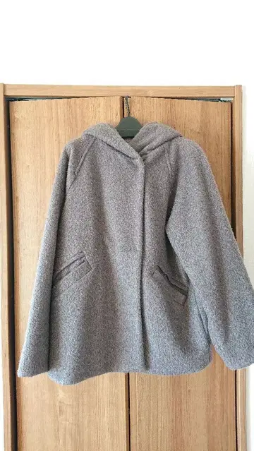 허그허그 모카 브라운 후드 코트