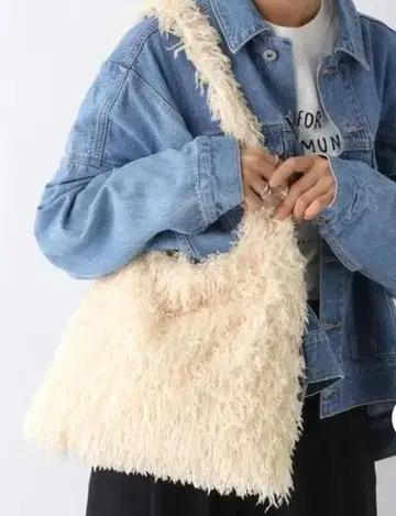 미사용 새상품 완판템 [ LEPSIM ] 페이크 페더 숄더 토트 백