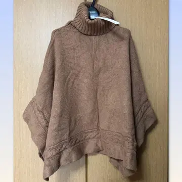 새상품! TRANNA 트랜나 케이블 니트 판초 모카