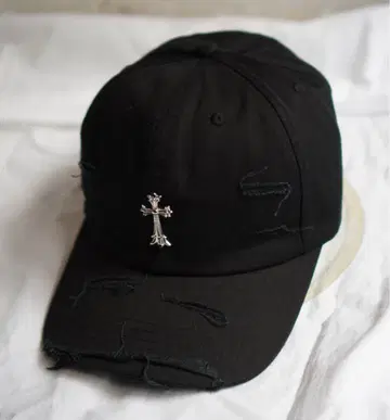 새상품 UNDERGROUND 크로스 참 데미지 CAP BLACK