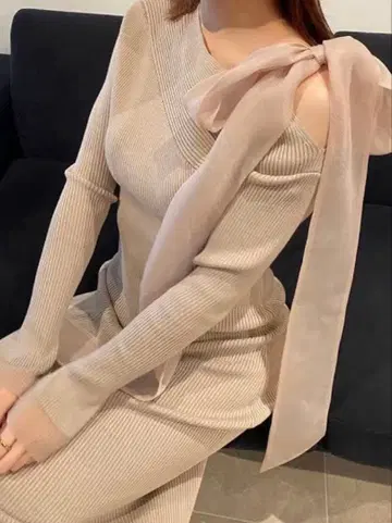 스나이델 SNIDEL 숄더 리본 비대칭 니트 원피스