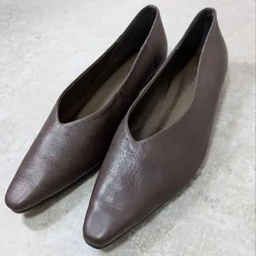 [ 새상품급 ] 유나이티드 애로우즈 가죽 V컷 스틸레토 플랫슈