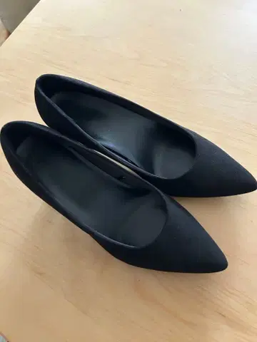 블랙 스웨이드 느낌 포인트 토 펌프스 22.5cm 힐 6cm