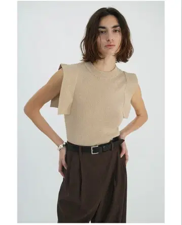 CLANE 클라네 스퀘어 슬리브 니트 사이즈 1 카멜 베이지