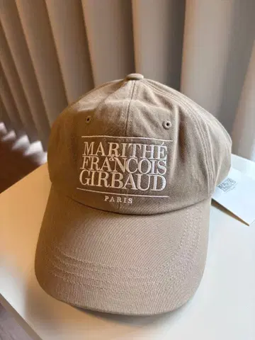 MARITHE FRANCOIS GIRBAUD 캡 베이지 모자