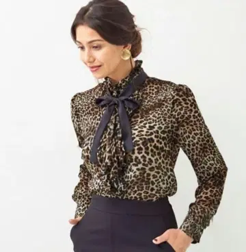 나라 까미체 레오파드 무늬 스탠드 프릴 긴팔 블라우스 레오파드 무늬 리본