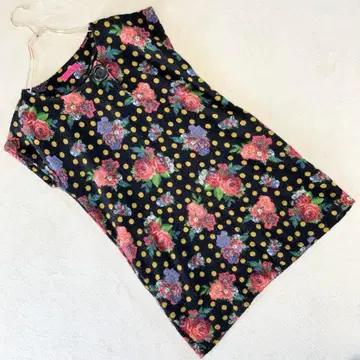 클릭 울 혼방 꽃무늬 니트 튜닉 블랙 계열 반팔 버튼 디자인