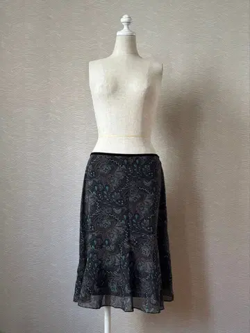 UNTITLED 스커트 사이즈 3