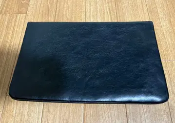 GANZO 블랙 가죽 클러치백