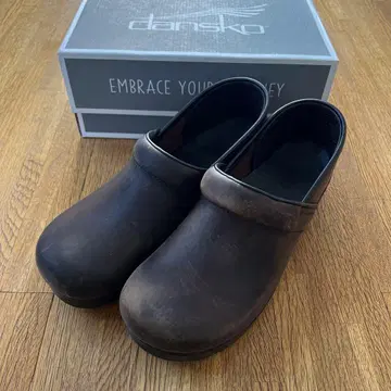 미사용 새상품 dansko 브라운 클로그 샌들 사이즈 41 약 27cm