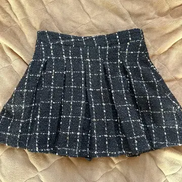 플레어 스커트 블랙과 화이트 체크 무늬
