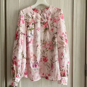 룰루 윌비 RATTI 소프트 플라워 프린트 블라우스