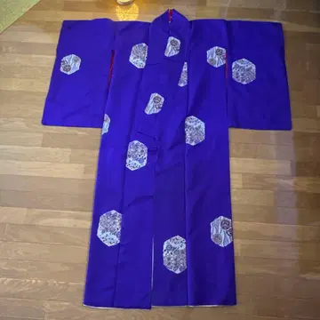 보라색 꽃무늬 자수 호몬기