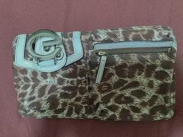 GUESS 레오파드 무늬 웨스트 파우치