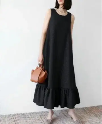 엘프 랭크 슬리브리스 블랙 롱 원피스 프릴 밑단