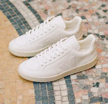 VEJA V-12 LEATHER WHITE