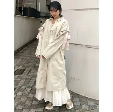 merry jenny 리본 컷 아웃 코트 베이지