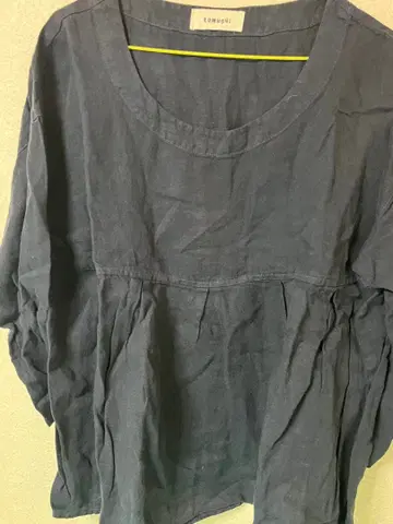 TSUMUGU 린넨 개더 블라우스 네이비, 정말 귀여워요!