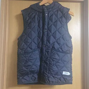 ARMEN 네이비 퀼팅 베스트