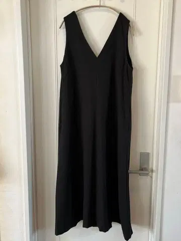 URBAN RESEARCH 블랙 슬리브리스 원피스