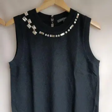 MARC JACOBS 비쥬 장식 블랙 탱크탑 M