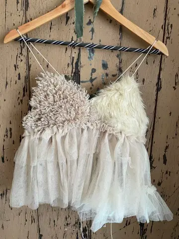 프릴 달린 튤 뷔스티에 베이지