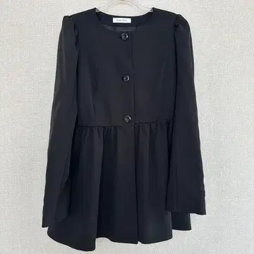 플레어 실루엣 블랙 자켓 포멀